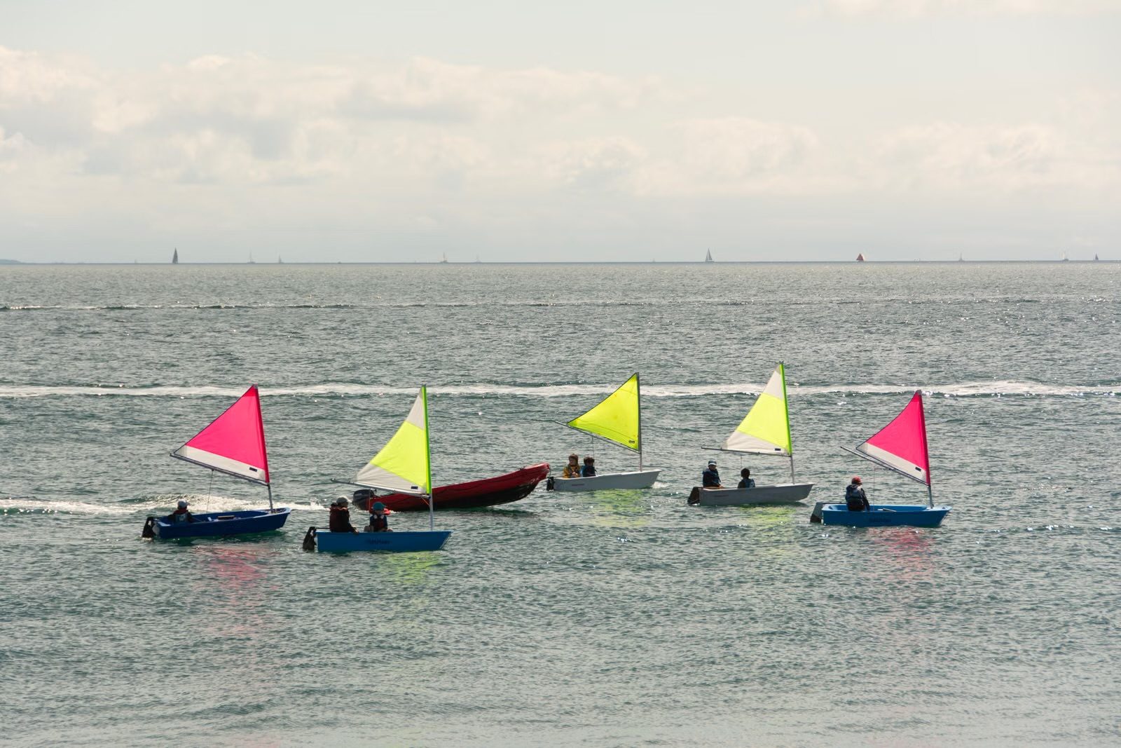 Cours de voile pour enfants en Bretagne