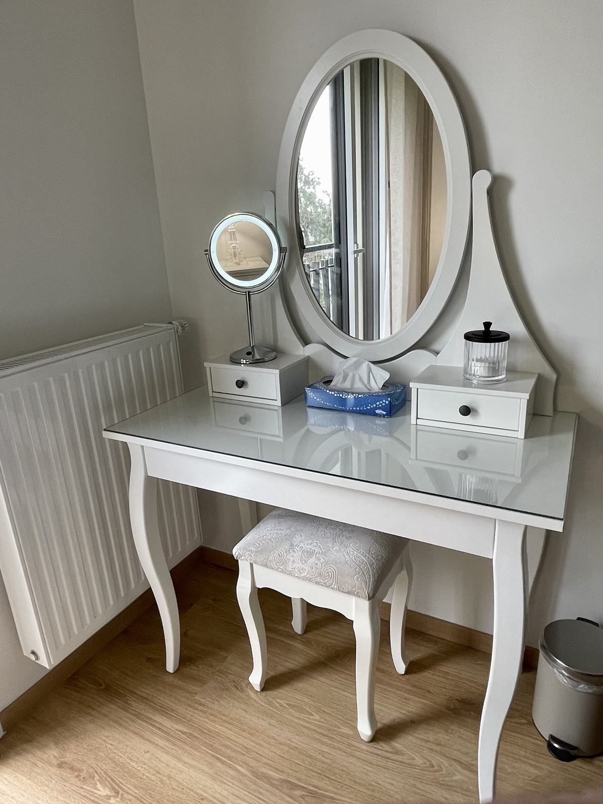 Dressing table
